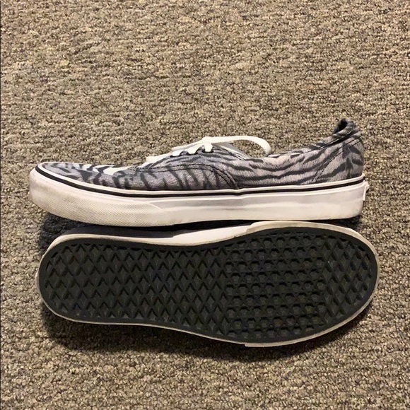 Vans - Picture 2 of 4